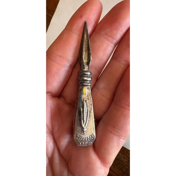 1940's Oneida Corn Holders Set of 8 Fancy Silver Plated Corn on the Cob Holders - Picture 5 of 7